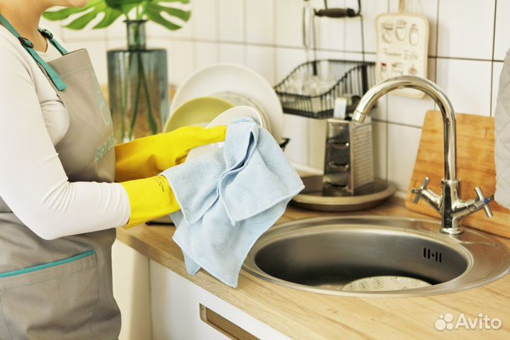 Мойщица посуды в бар