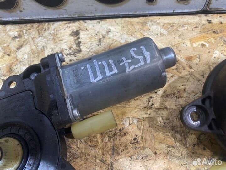 Моторчик стеклоподъемника Ford Fusion 1.4 2008