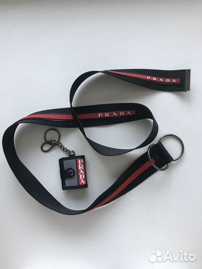 Ремень и брелок с логотипом «prada”