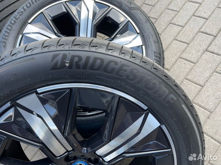 Оригинальные колеса в сборе на BMW iX