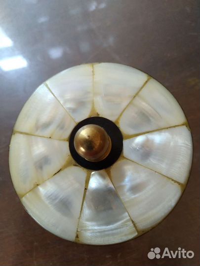 Шкатулка из перламутра и латуни