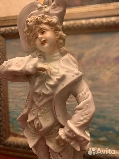 Статуэтка фарфор старинная