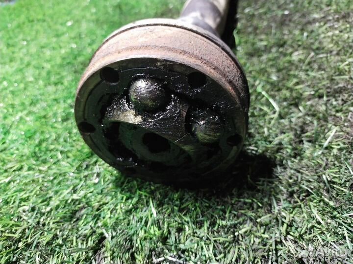 Привод передний правый Volkswagen Golf (Mk5) V