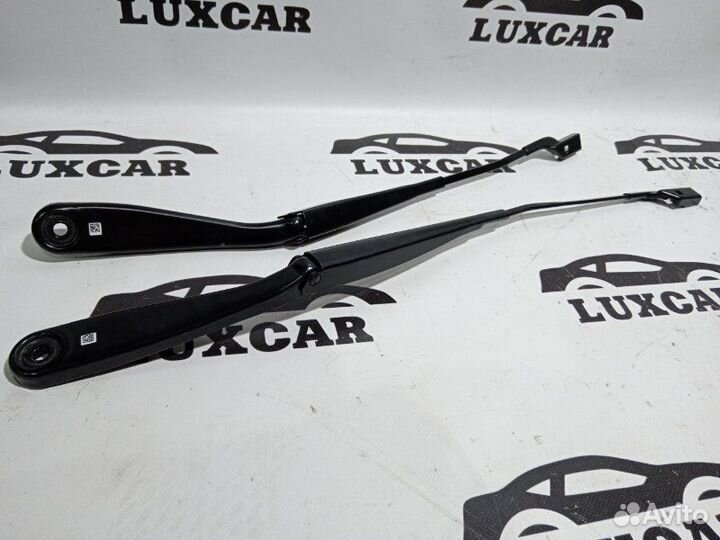 Щеткодержатель стеклоочистителя передний правый