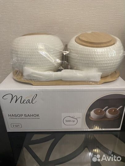 Чайник и сахарница