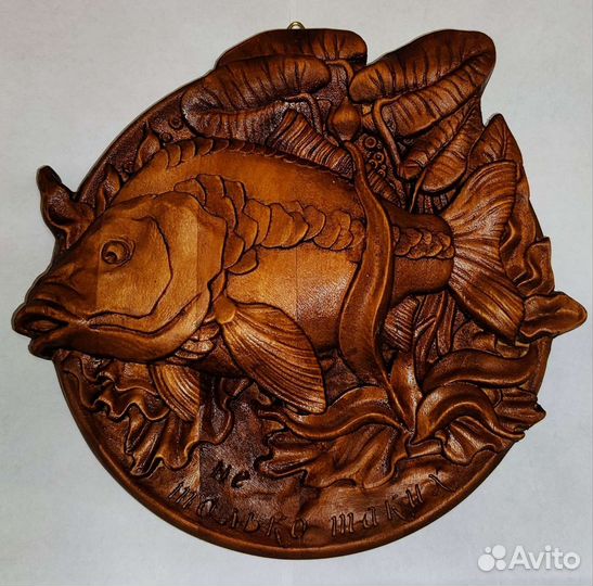 Тарелка резная декоративная из дерева 
