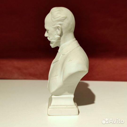 Гипсовый бюст Чайковского