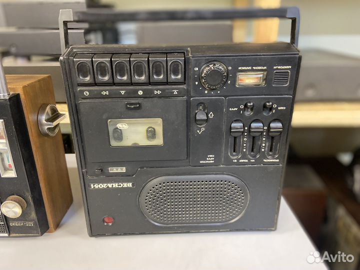 Радиоприемник и магнитофон