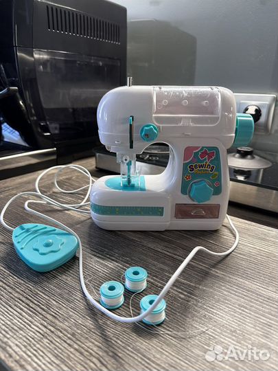 Детская швейная машинка