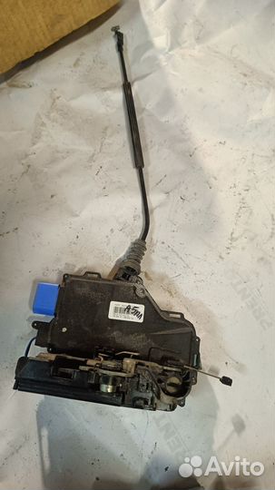 Замок передний левый двери Октавия a5