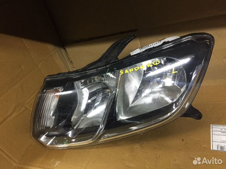 Фара не целая левая Renault Sandero 2015