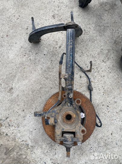 Hyundai sonata 5 ef кулак левый