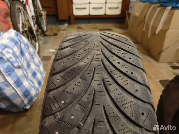 Sava Eskimo Stud 215/65 R16 98T