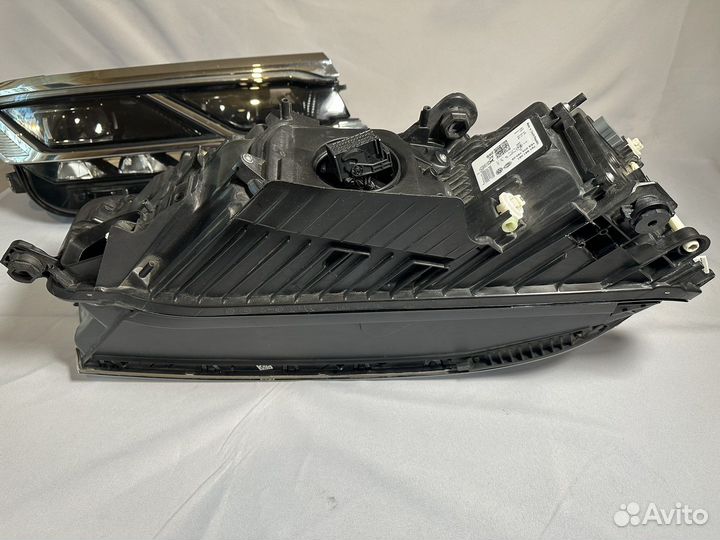 Фара правая, левая VW Touareg 3 Matrix 761941082