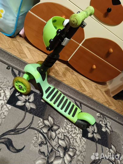 Самокат детский с сиденьем и ручкой