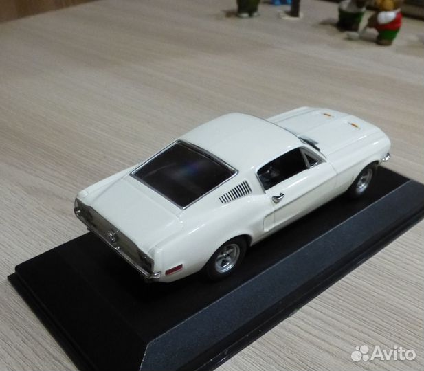 Ford Mustang (minichamps)