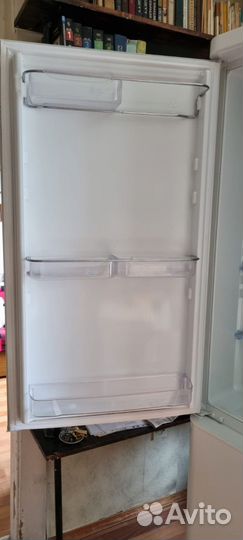 Продам холодильник indesit C240G двухкамерный