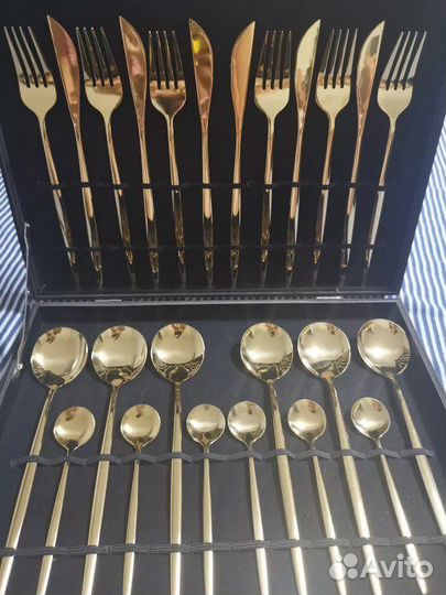 Чёрный набор столовых приблров