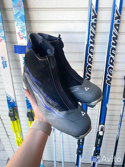 Лыжи, лыжные ботинки, лыжные палки