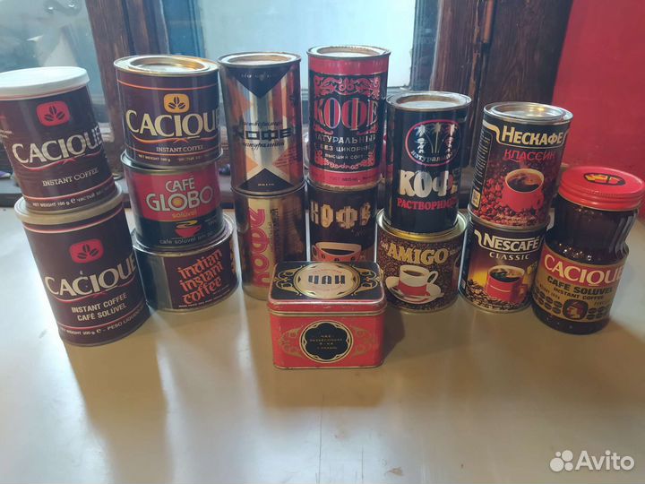 Коллекция банок из под кофе