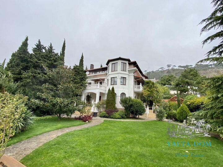 Дом 550 м² на участке 14 сот.