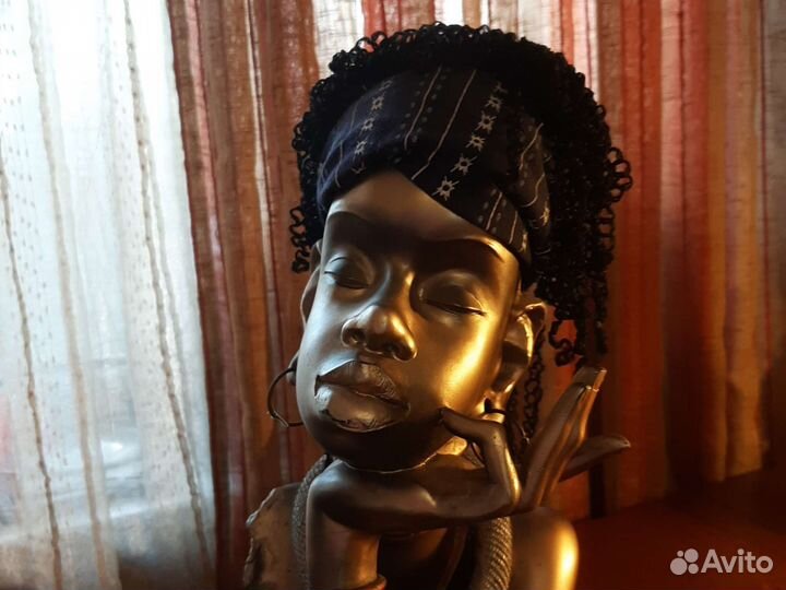 Фигурка африканки