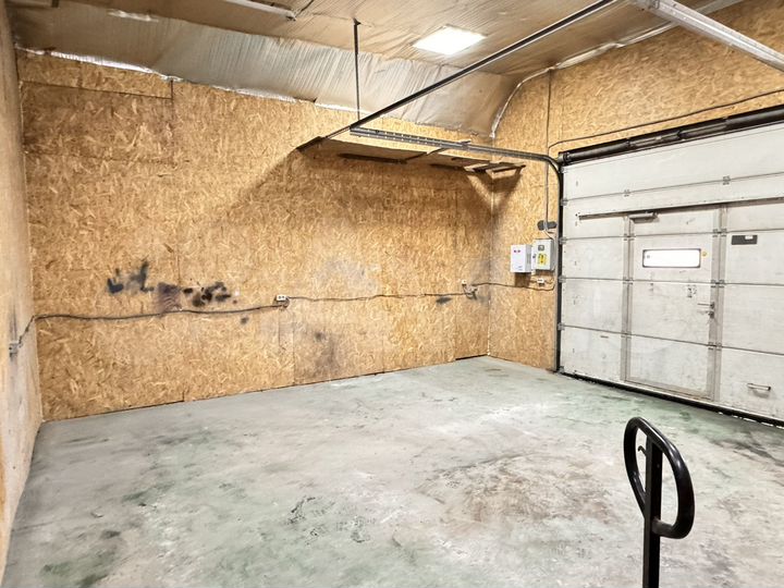 Гараж, > 30 м²