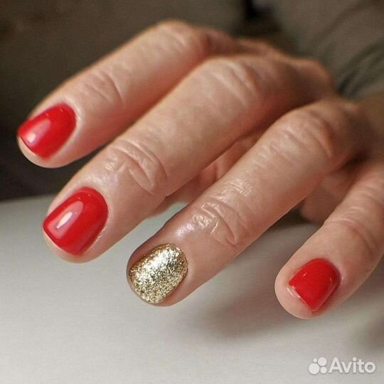 Модель на маникюр