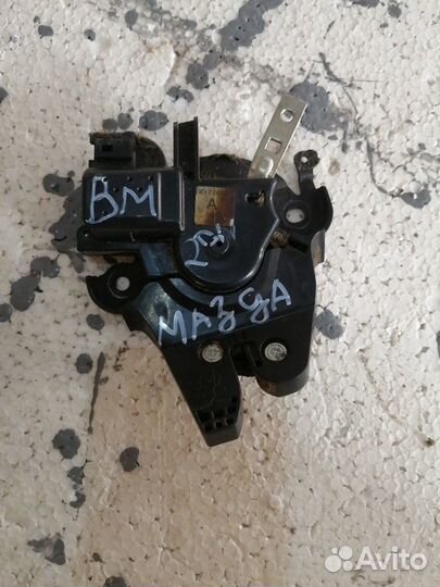 Mazda 3 BL замок багажника