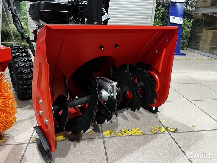 Снегоуборочная машина Honda + Подметальная насадка