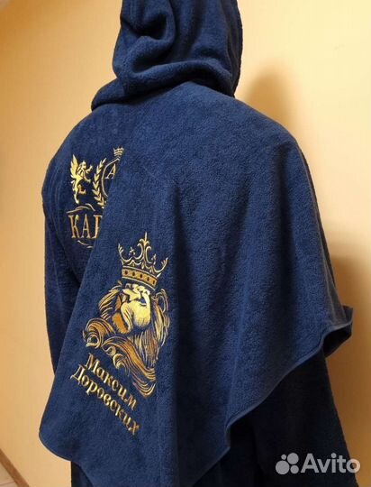 Махровый халат с вышивкой