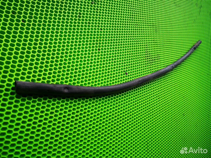 Уплотнитель капота на Hyundai Sonata IV EF 01-12