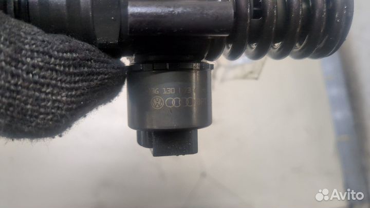 Форсунка топливная Volkswagen Touran, 2009