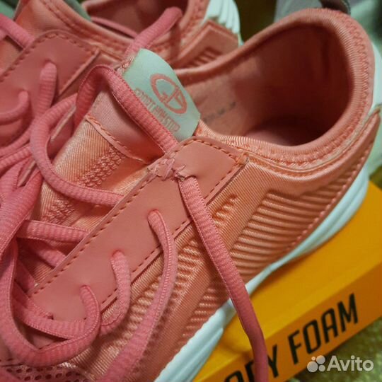 Кроссовки женские 39 размер