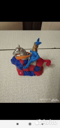 Всадники игрушечные