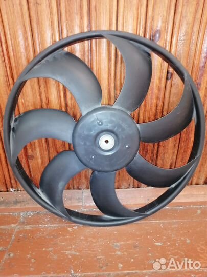 Вентилятор охлаждения радиатора