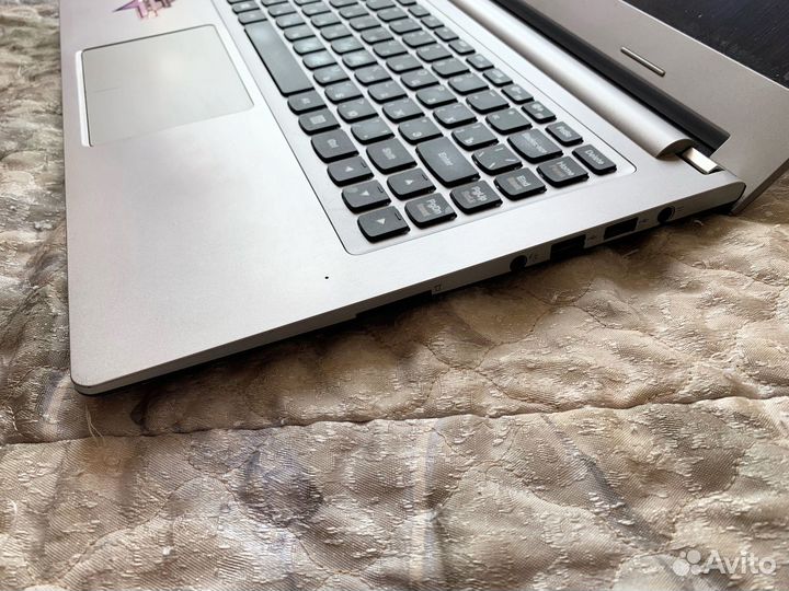 Ноутбук Lenovo 13.3 Intel Core i5 \ 8GB \ SSD