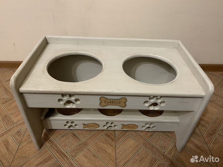 Подставка для кормления собак