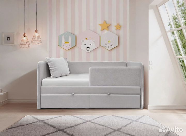 Детская кровать в мягкой обивке