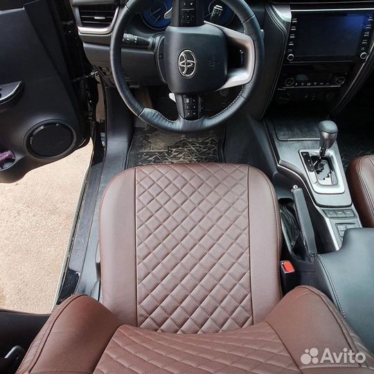 Автомобильные чехлы Toyota Hilux 8 (2015+)
