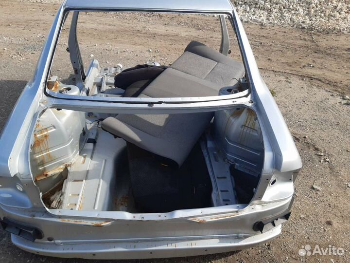 Заднее правое крыло Лада Приора седан