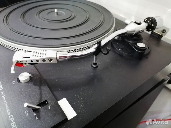 Проигрыватель виниловых пластинок