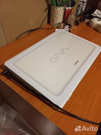 Ноутбук sony vaio PCG-61715v в рабочем состоянии