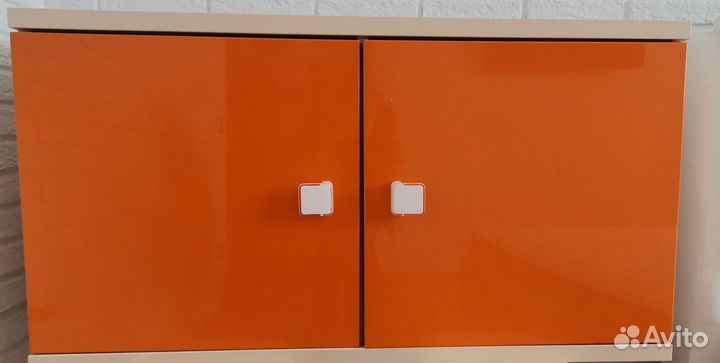 Полка настенная закрытая