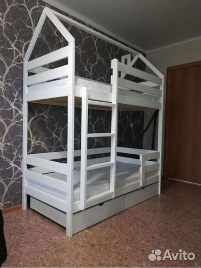 Двухъярусная детская кровать