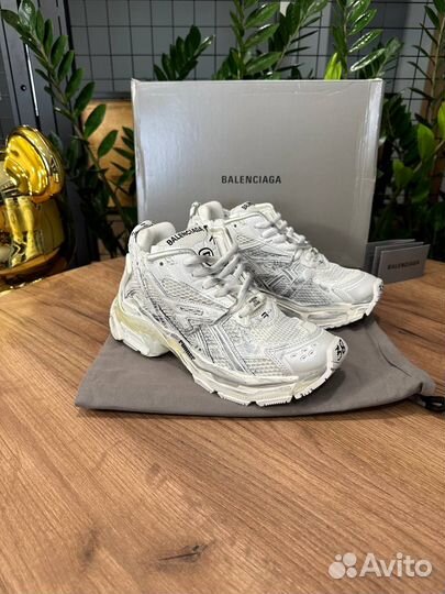 Кроссовки женские Balenciaga Runner