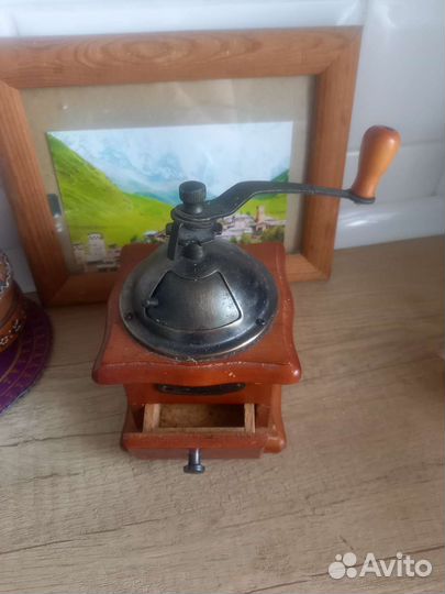 Кофемолка жерновая