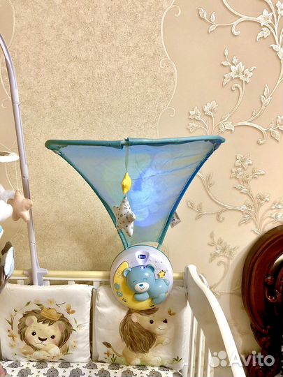 Chicco Музыкальный мобиль с проектором