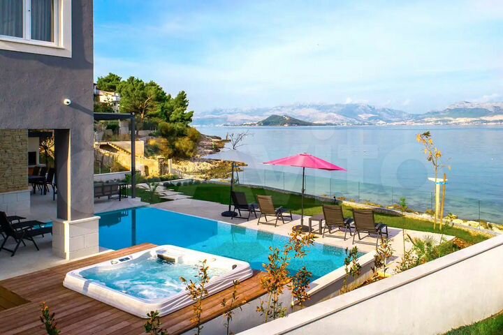 Дом 180 м² на участке 8 сот.