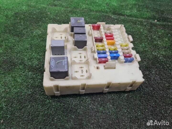 Блок предохранителей салонный Ford Focus 1